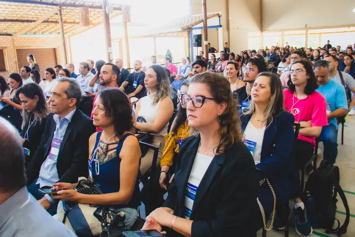 Plateia acompanhando as palestras do VN Summit